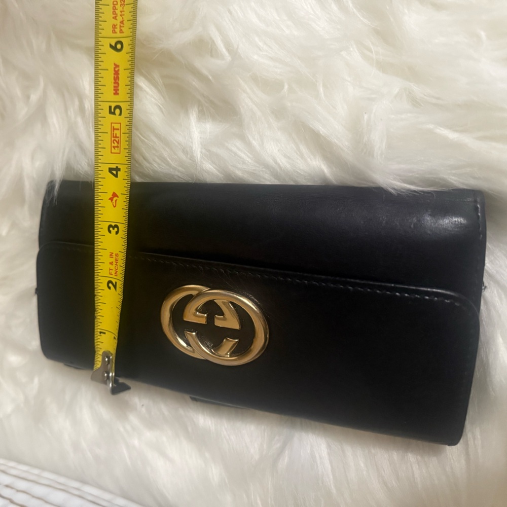 Vintage Gucci Black Leather Waist wallet with Gold Emblem - Picture 16 of 17